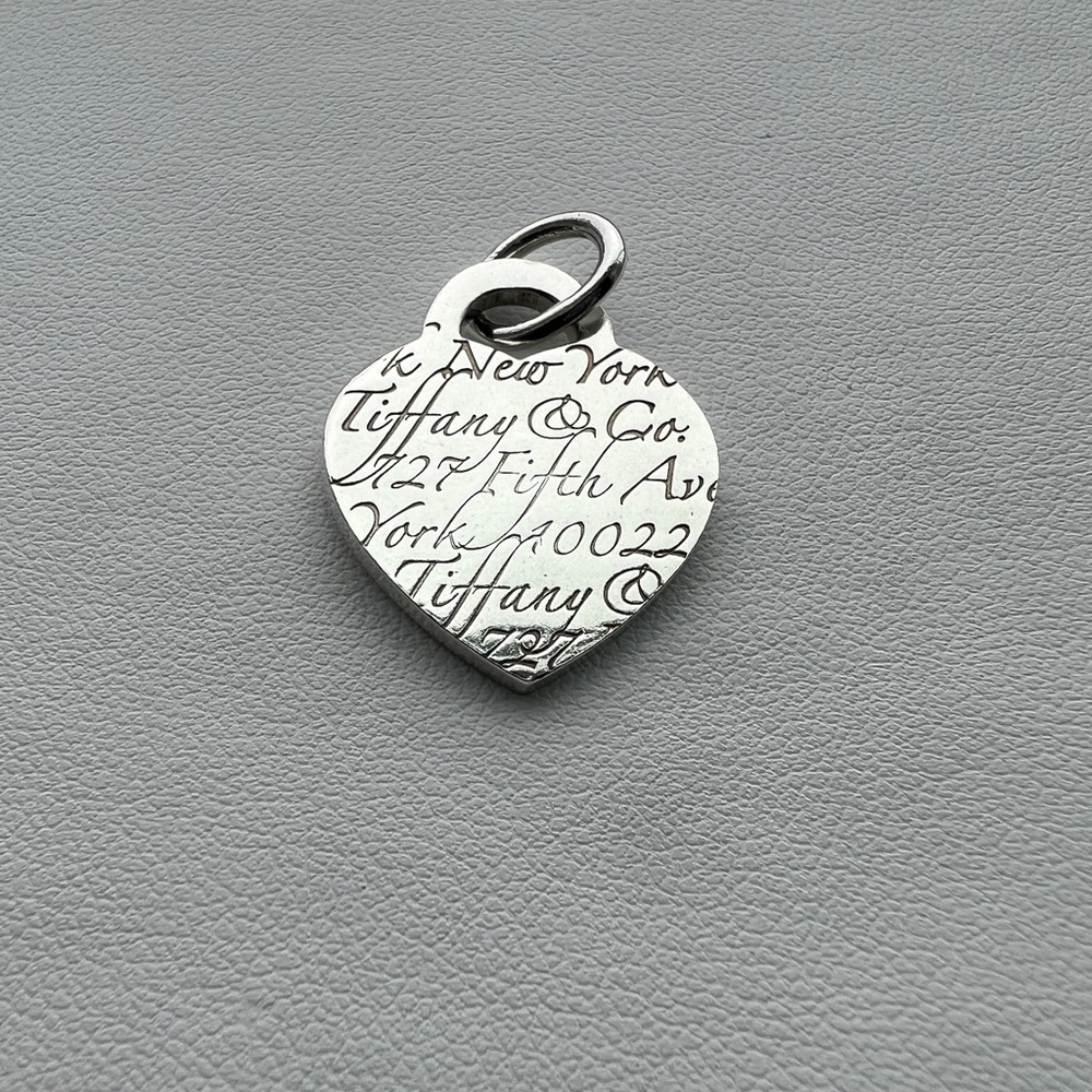 727‎ fifth Ave medium heart charm
